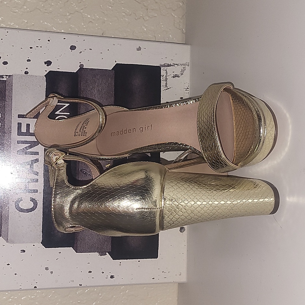 Madden Girl "Suzy" gold platform heel sandal, sz 7.5